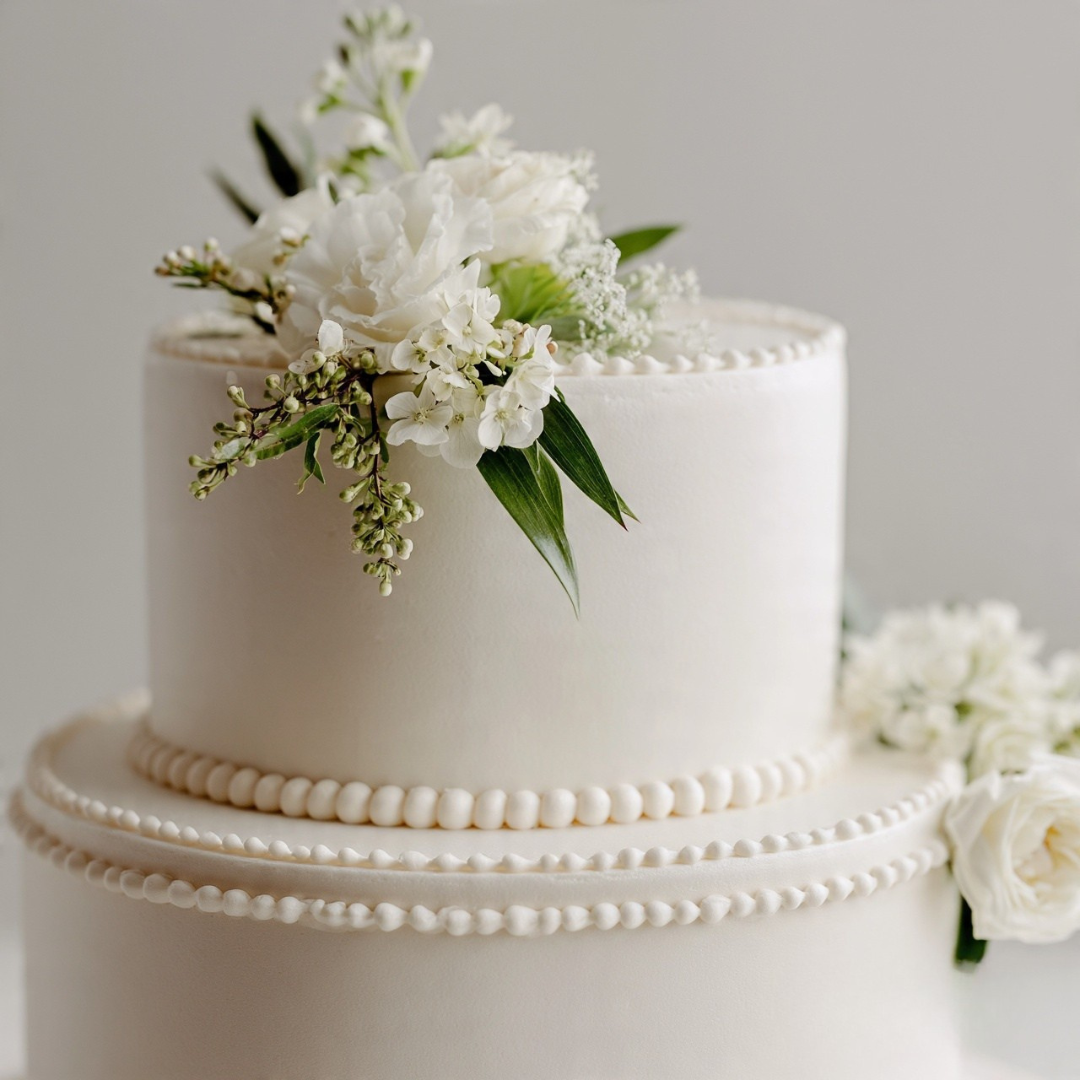 10 Stunning Wedding Cake Design Ideas That Make Every Celebration Unforgettable 2 Classic White Buttercream Tiered Cake 1